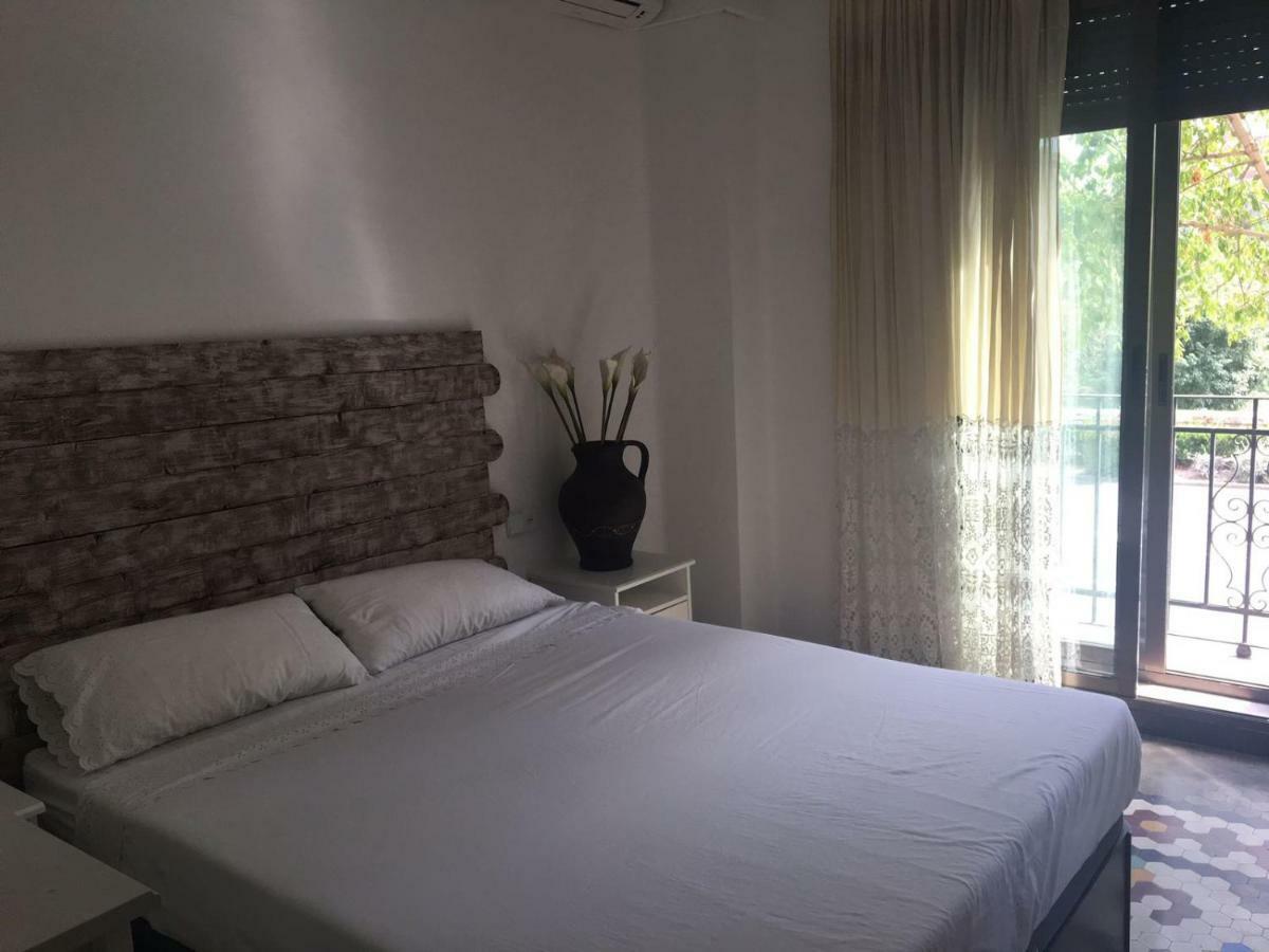 Apartamento centro frente a Torres de Serrano Valência Exterior foto