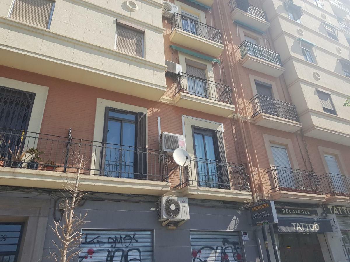 Apartamento centro frente a Torres de Serrano Valência Exterior foto